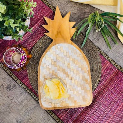 Wooden Pineapple Shaped Platter (White&Gold Checked)