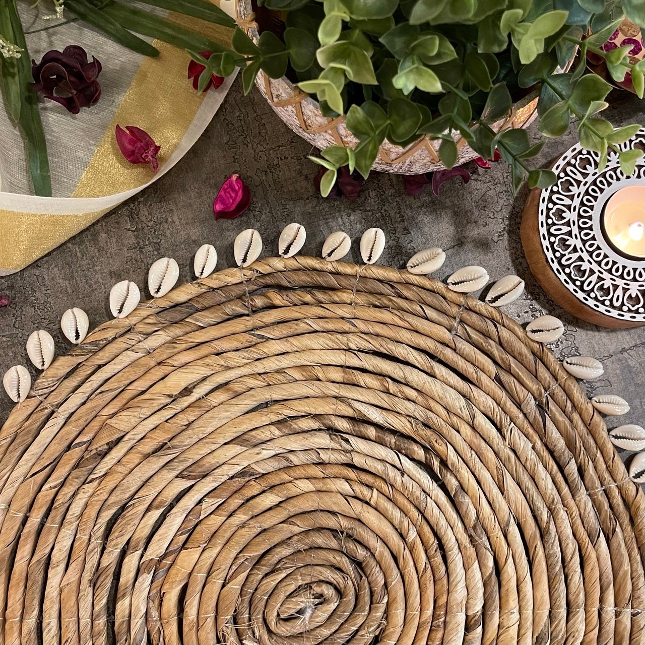 Natural Banana Leaf Placemats with Shells - Image 2
