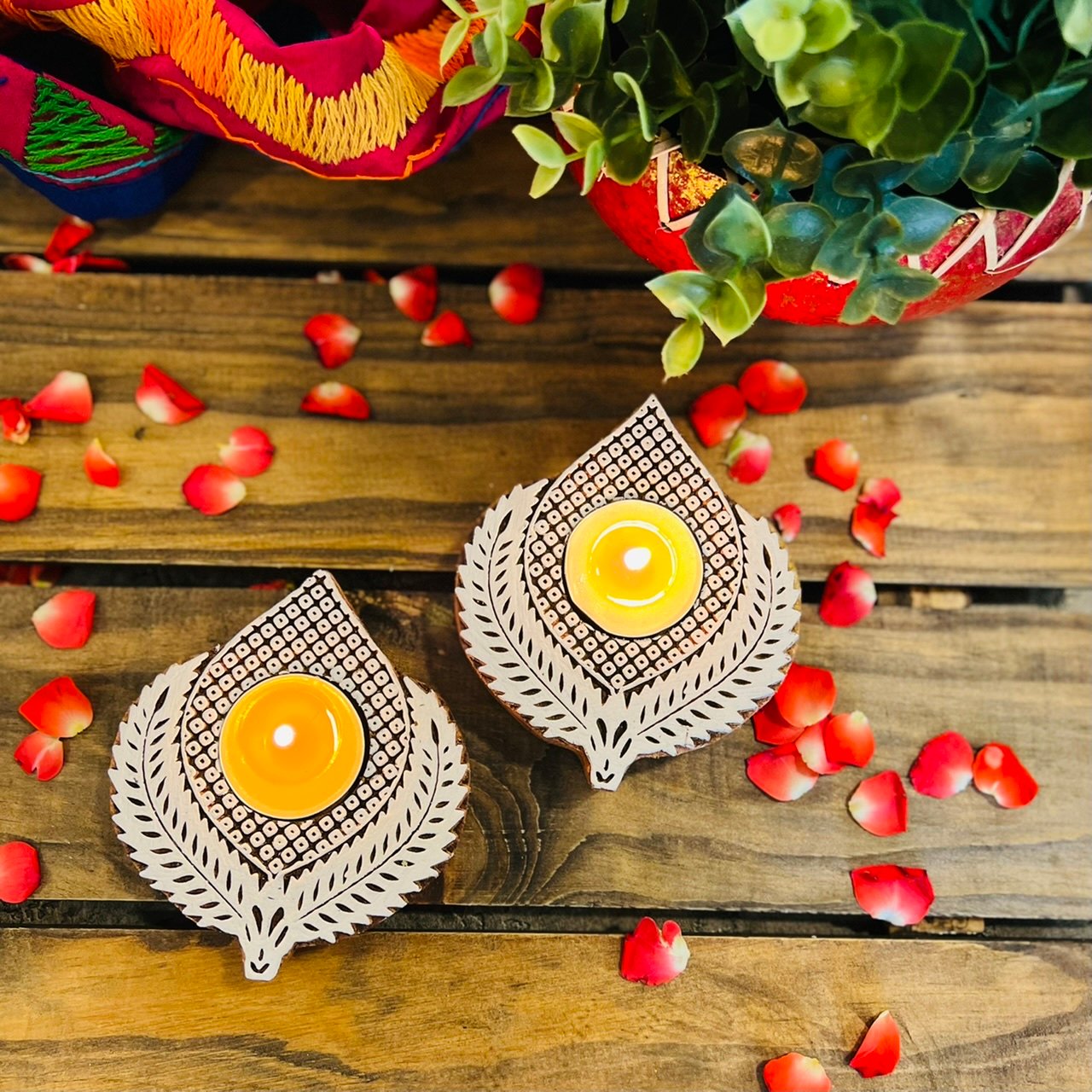 Wooden Block Tealight Holder (Leaf) - Image 3