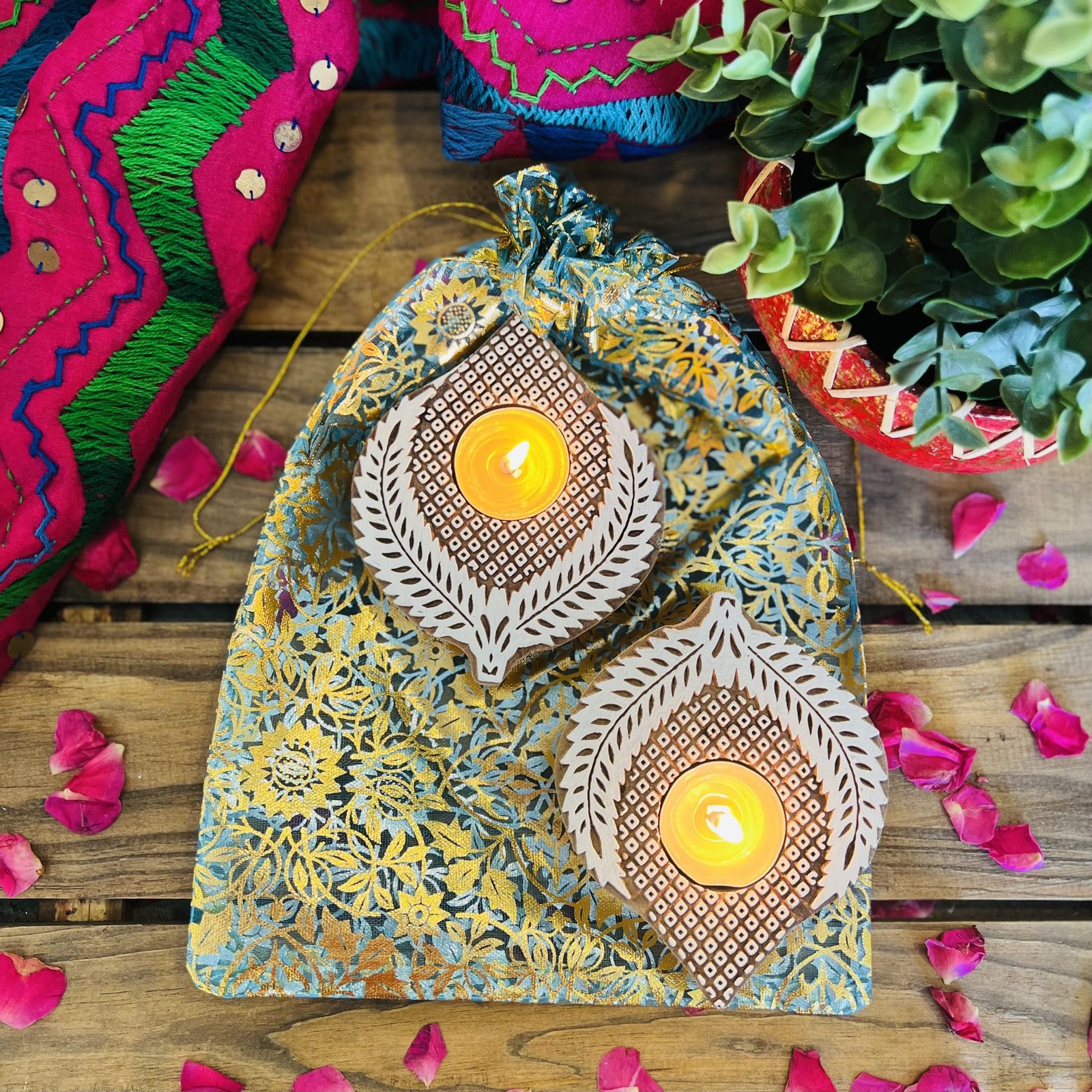 Wooden Block Tealight Holder (Leaf) - Image 9