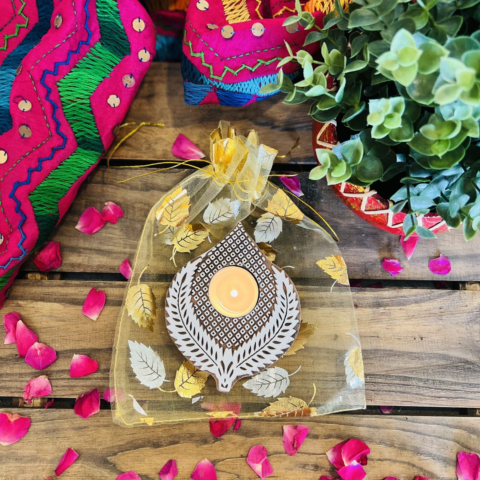 Wooden Block Tealight Holder (Leaf) - Image 6