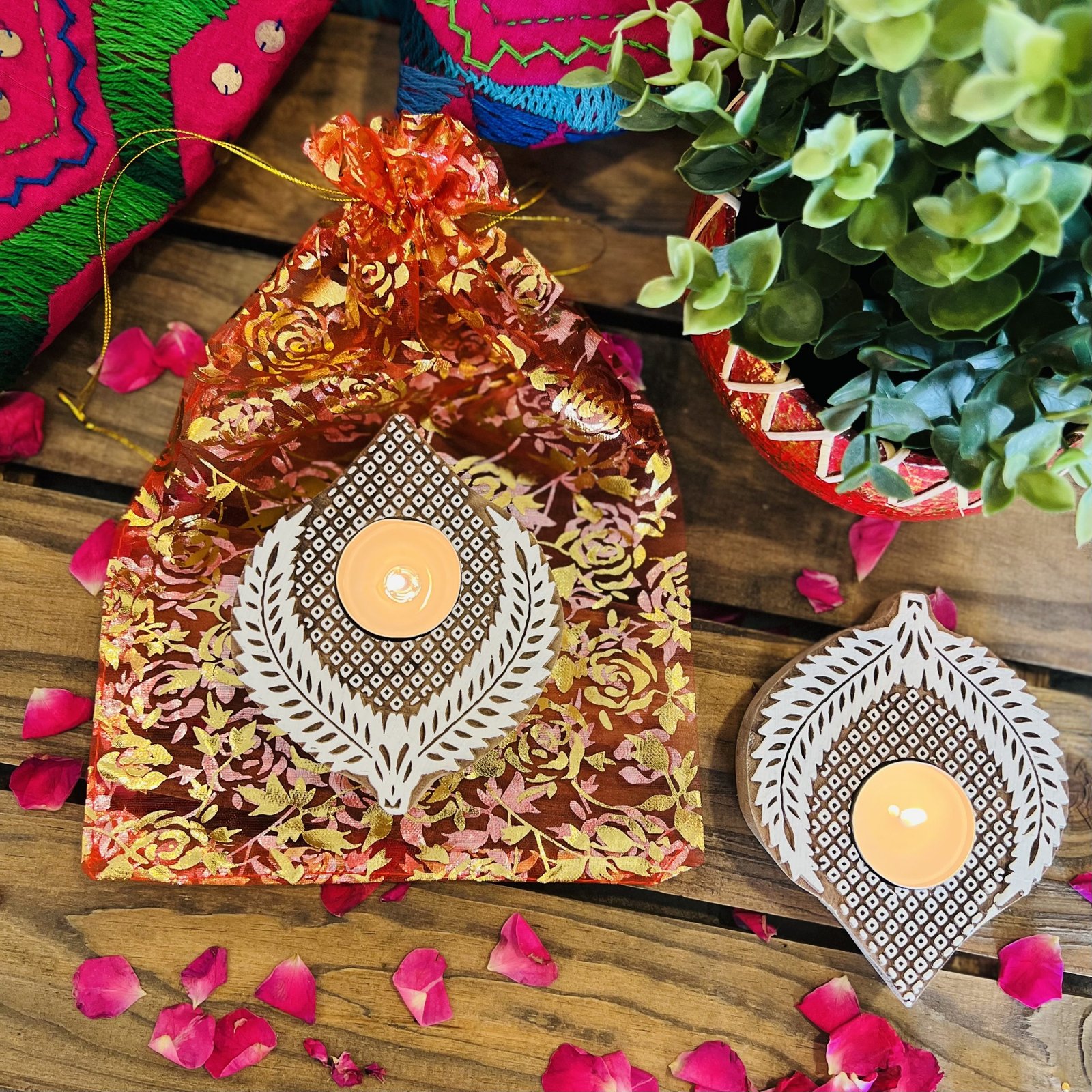 Wooden Block Tealight Holder (Leaf) - Image 5