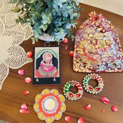 Festive Keyholder Gift Set (Devi)