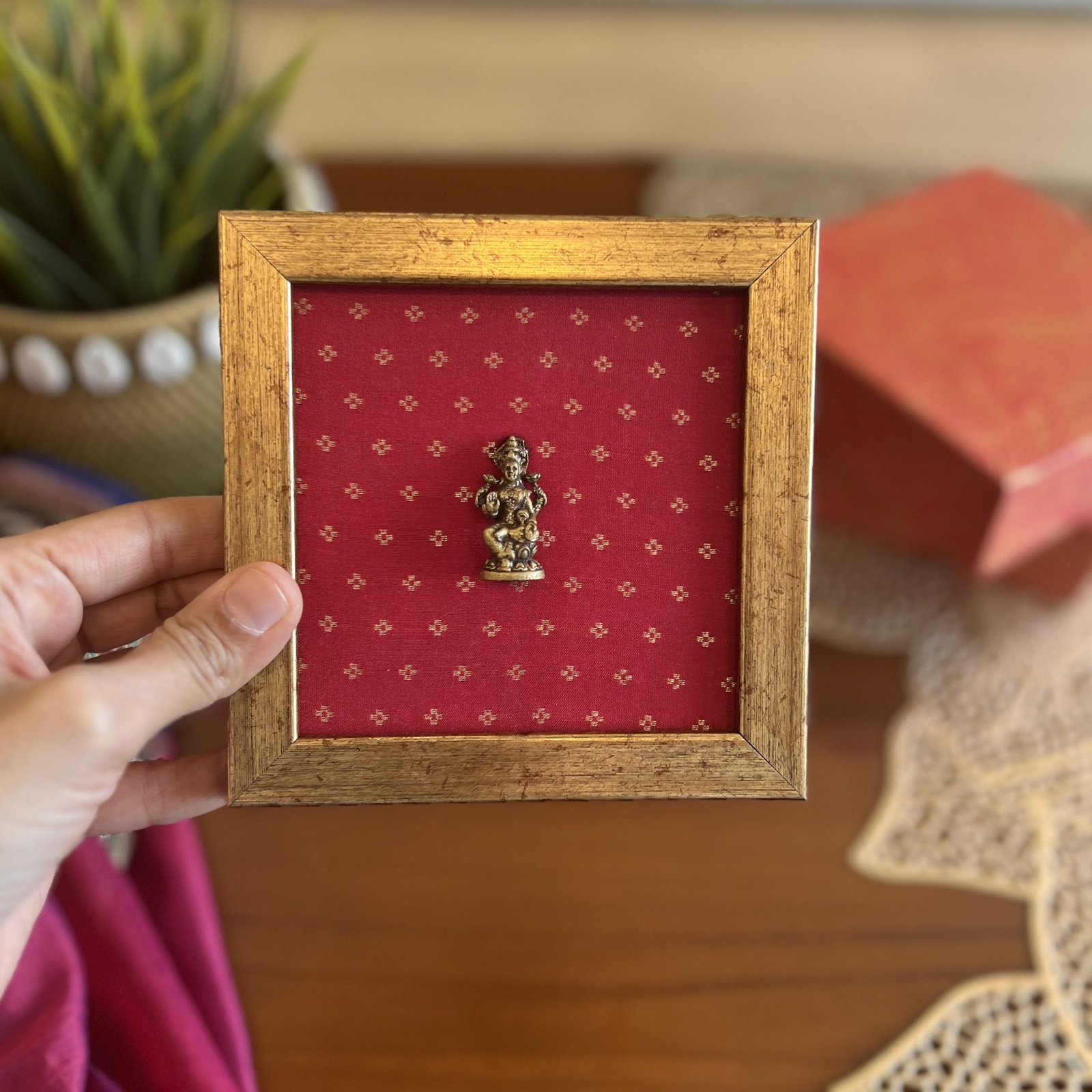 Brass Idol Frame (Lakshmi Pink) - Image 4