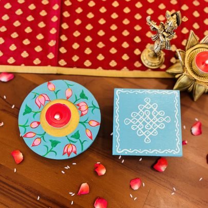 Chowki/Manai & Tea light holder Gift Set (Pichwai Light Blue)