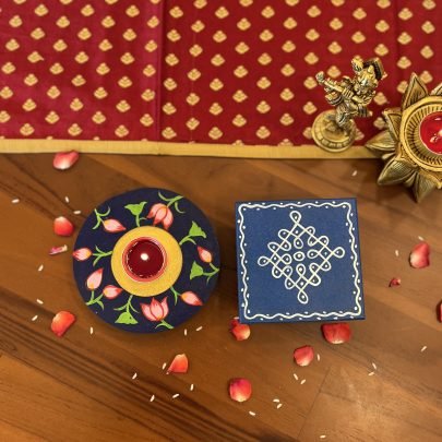 Chowki/Manai & Tea light holder Gift Set (Pichwai Navy Blue)