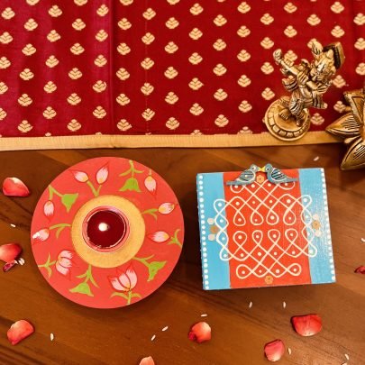 Chowki/Manai & Tea light holder Gift Set (Pichwai Red)