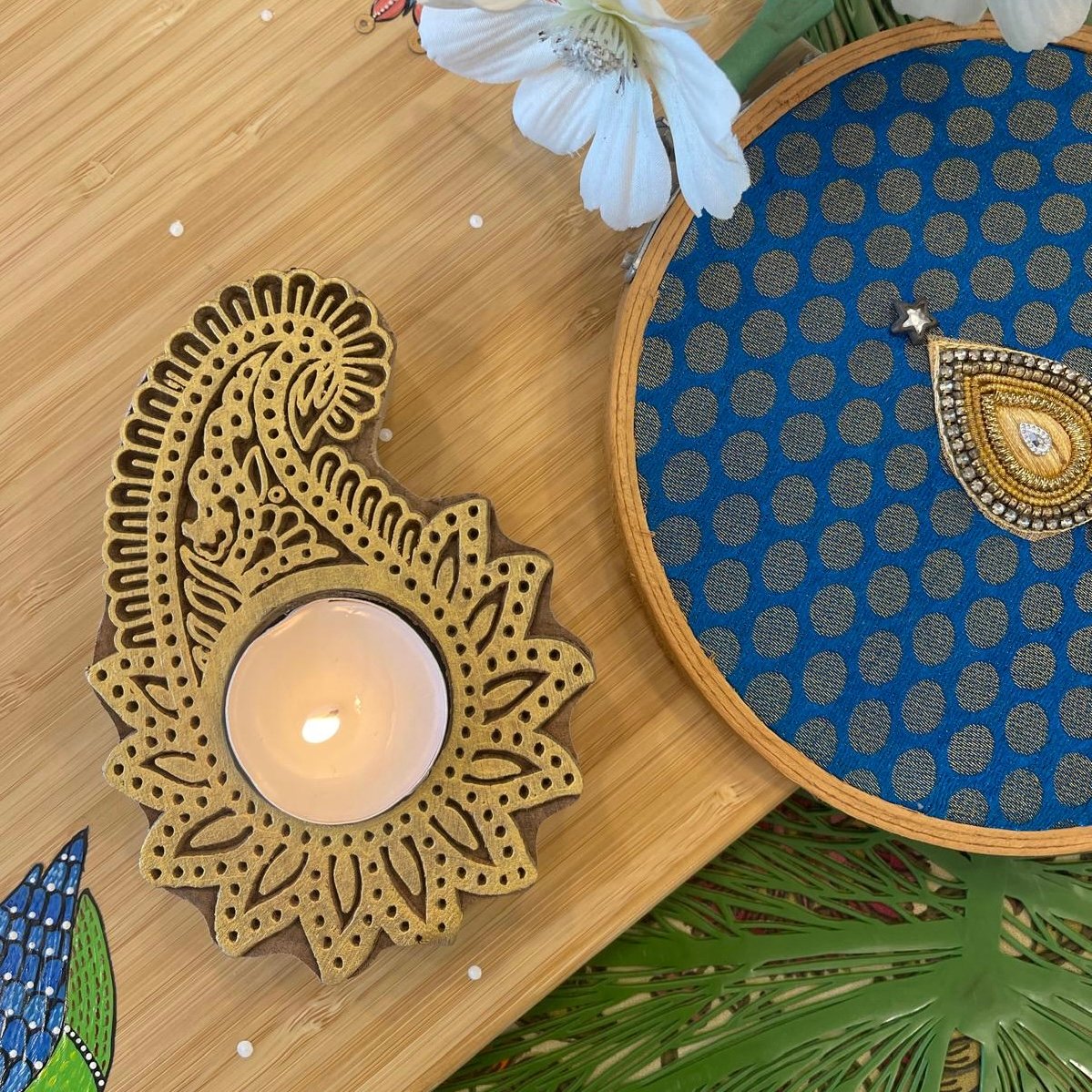 Wooden Block Tealight Holder (Gold Paisley)