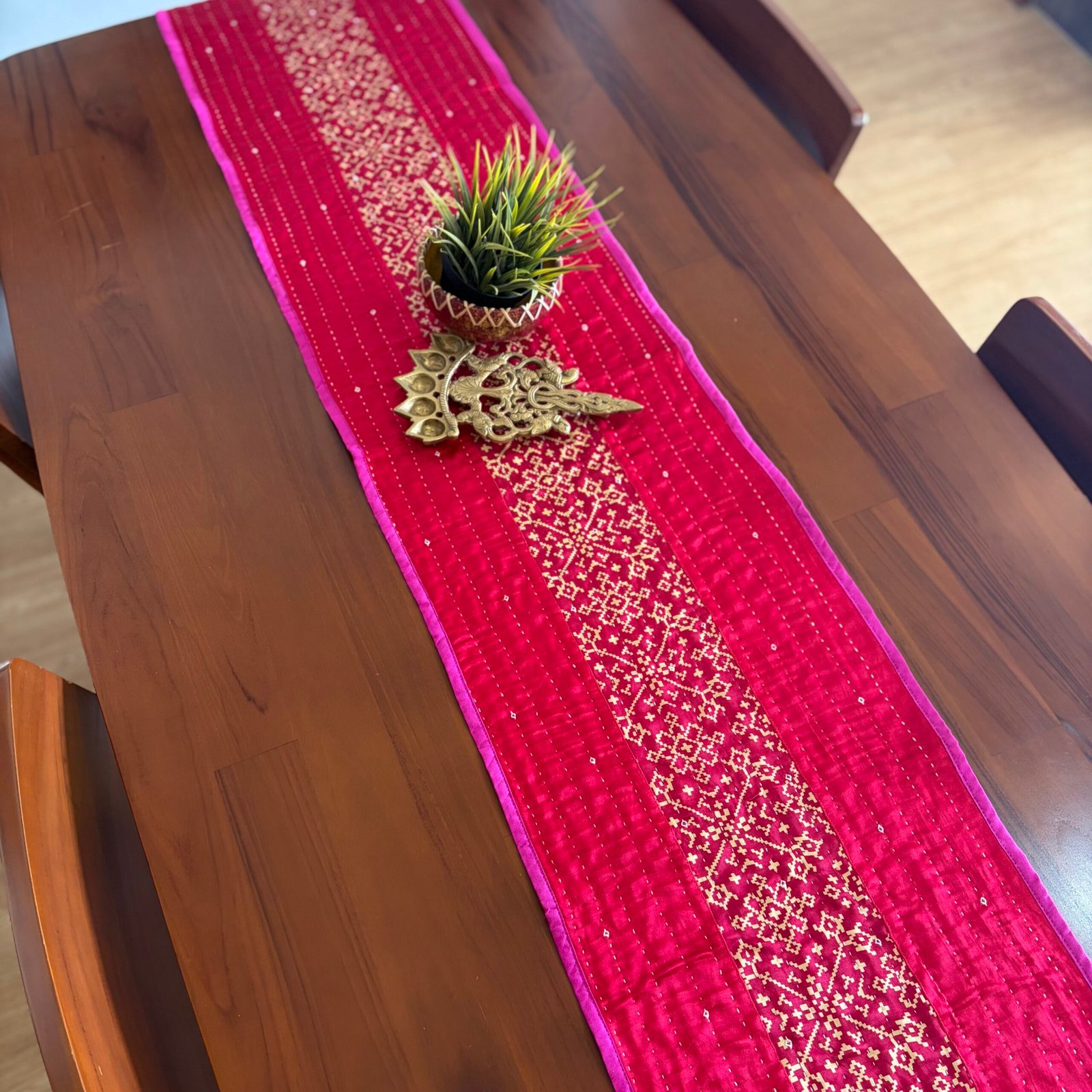 Mashru Silk Table Runner (Pink)
