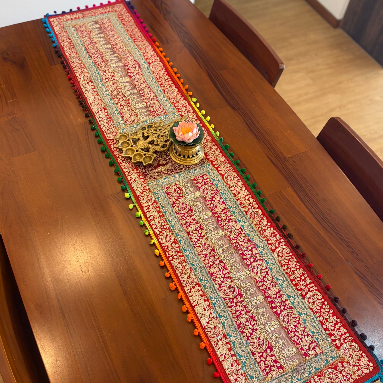Festive Table Runner (D4)