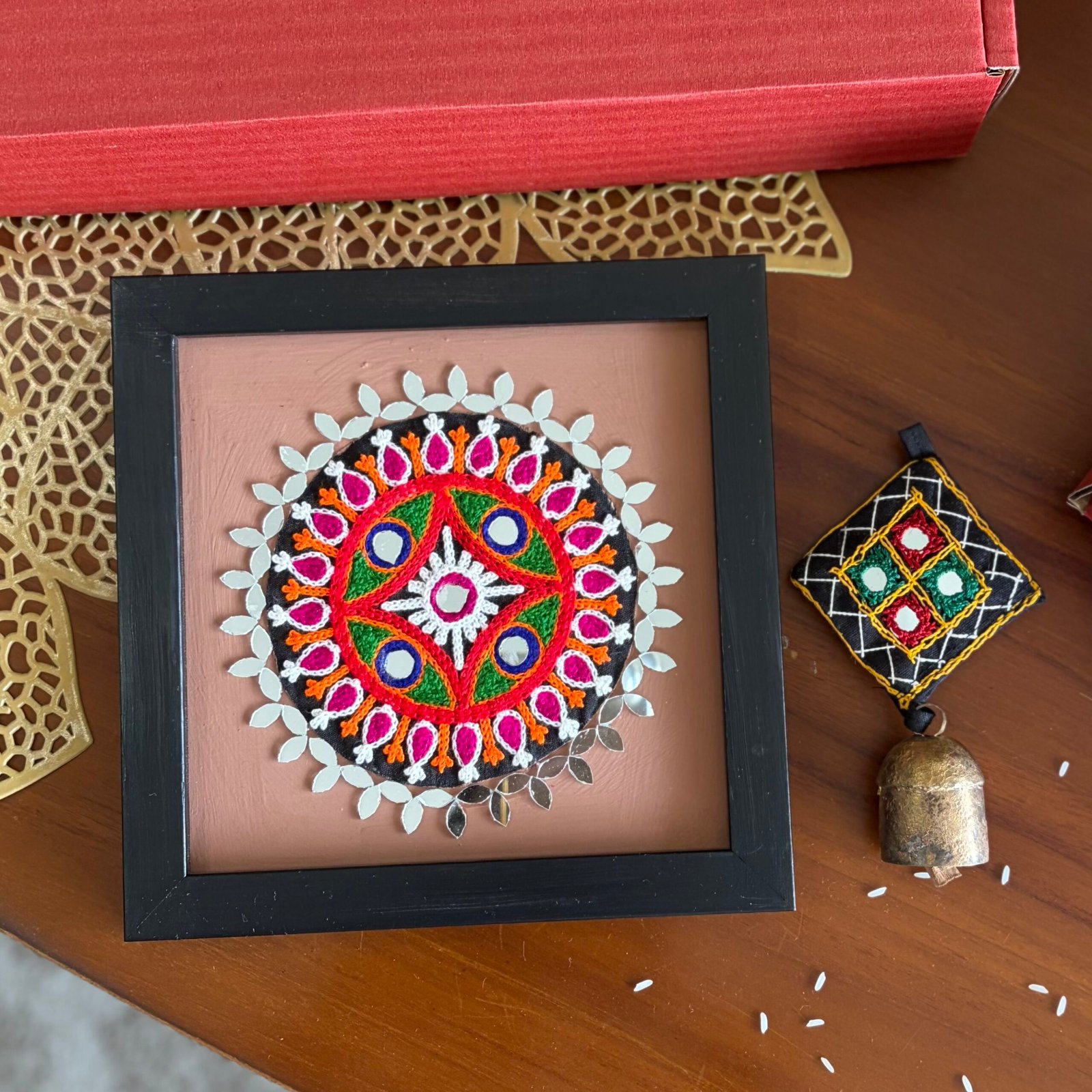 Decorative Frame & Bell Gift Set (Brown)