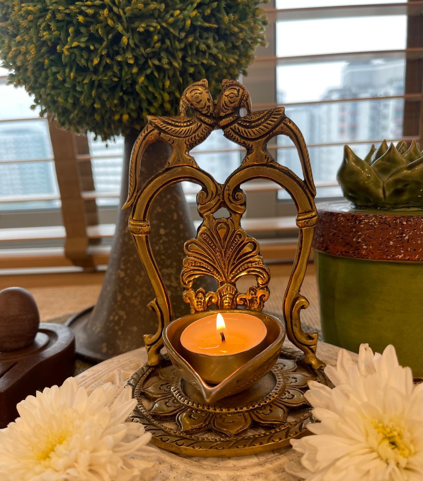 Brass Double Parrot Lamp - Image 3