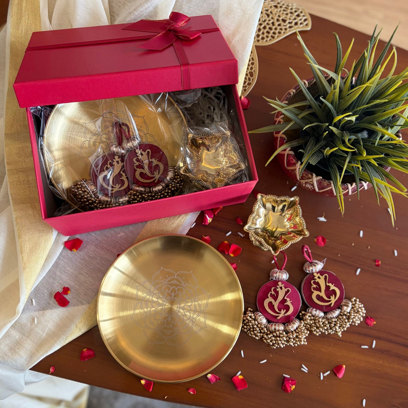 Festive Glow Gift Set (FR Maroon)