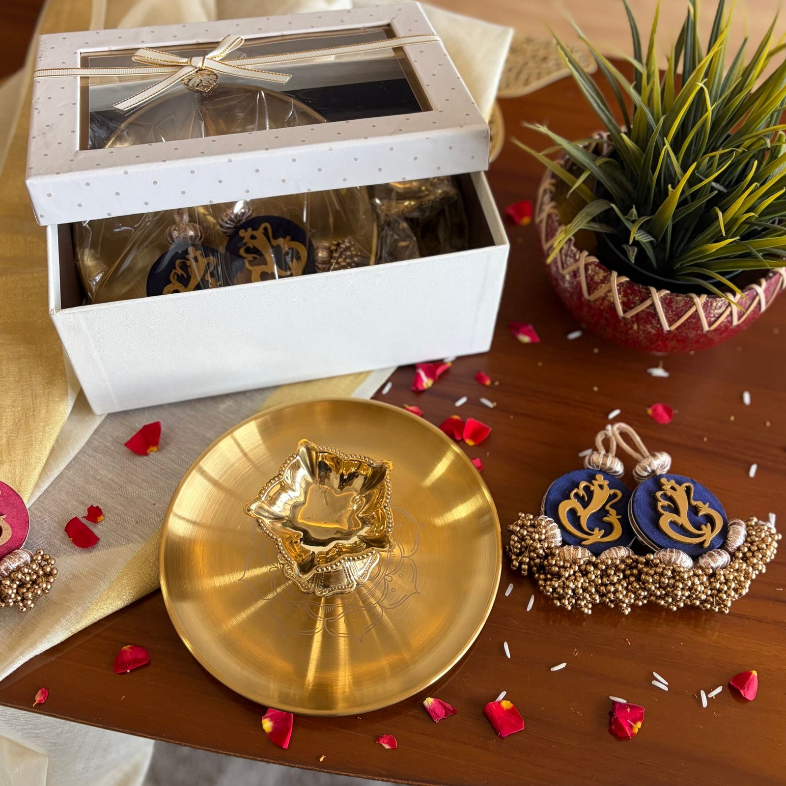 Festive Glow Gift Set (White) - Image 3
