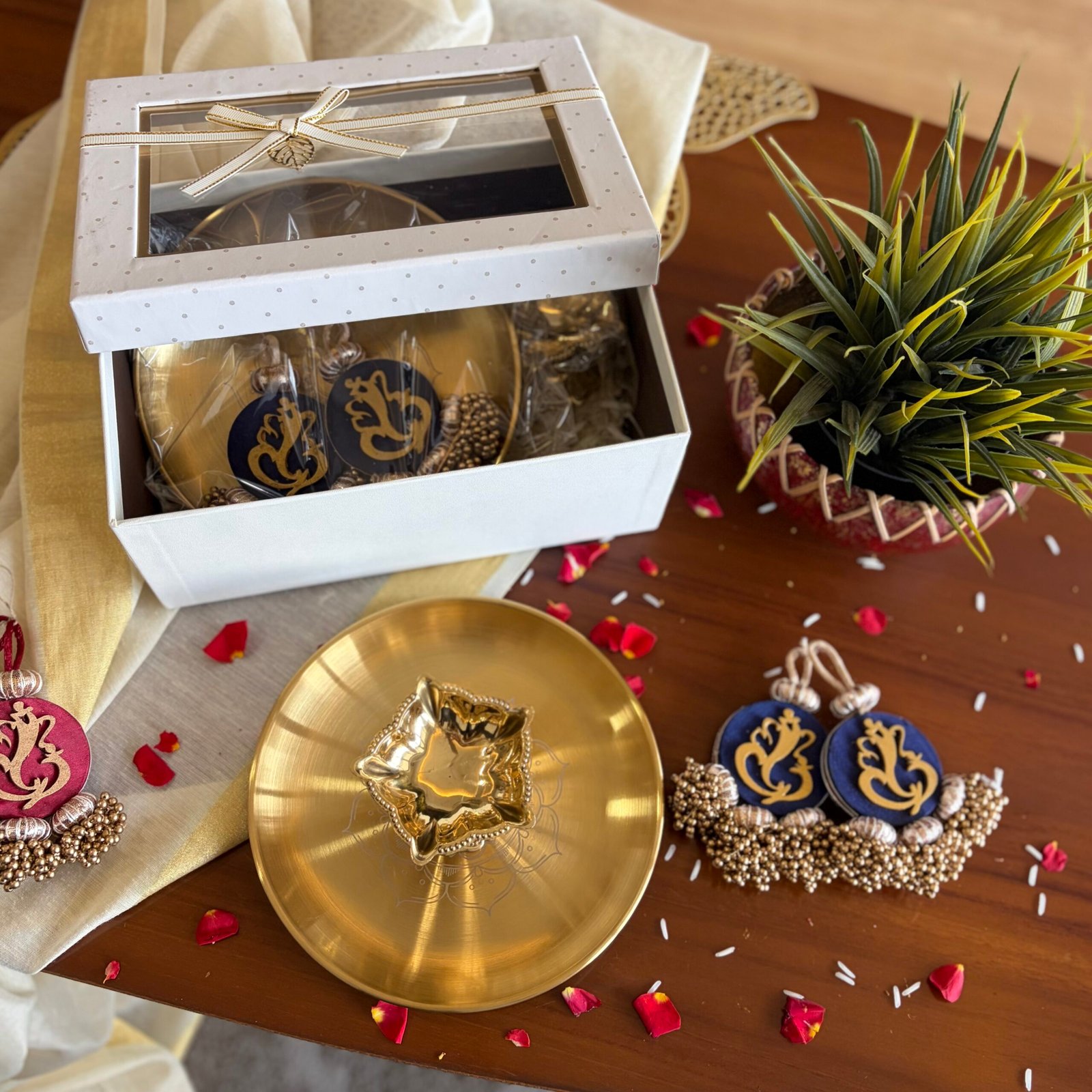 Festive Glow Gift Set (White)