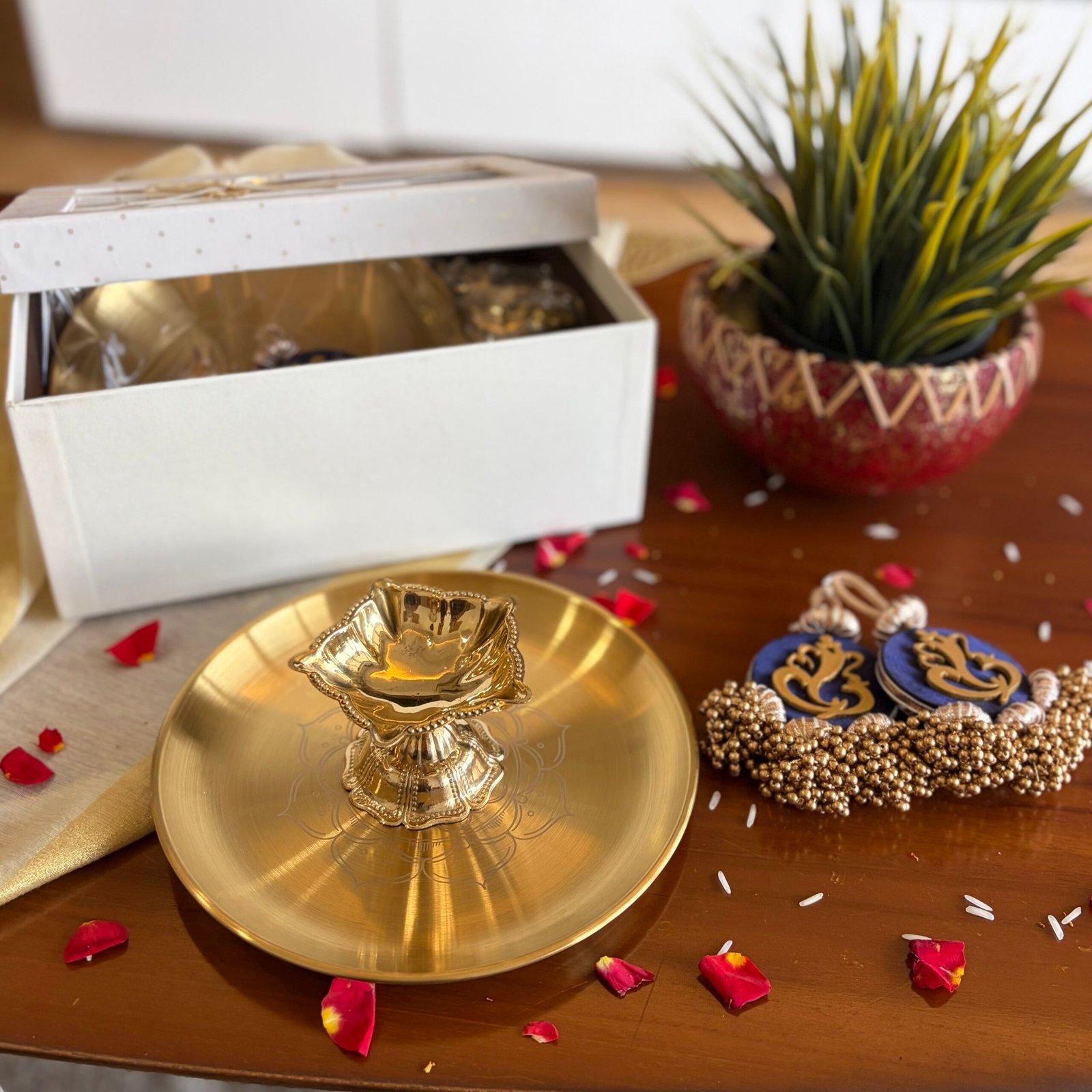 Festive Glow Gift Set (White) - Image 4